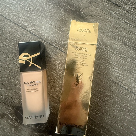 Yves Saint Laurent All Hours Foundation - LC6 - Picture 2 of 6